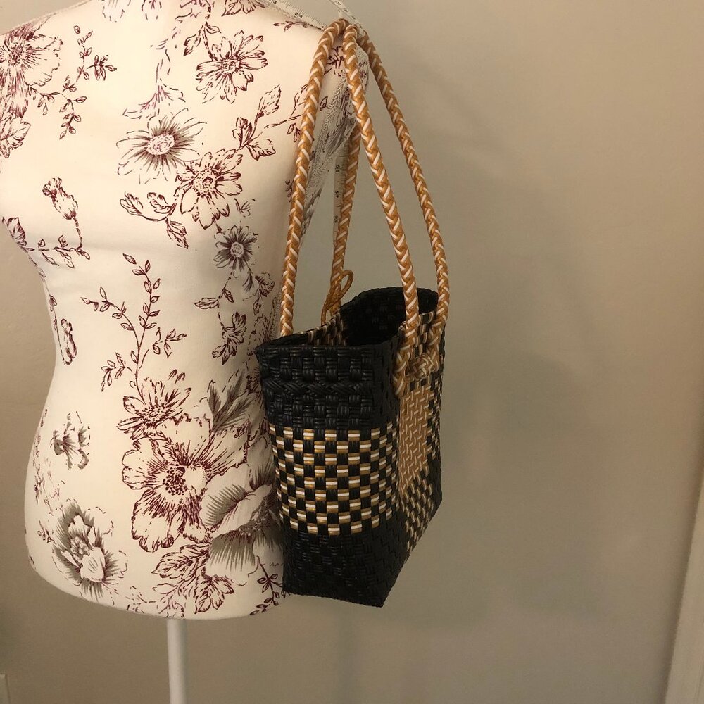 Unveil the artistry of everyday with our stunning handwoven tote - Picture 7 of 7
